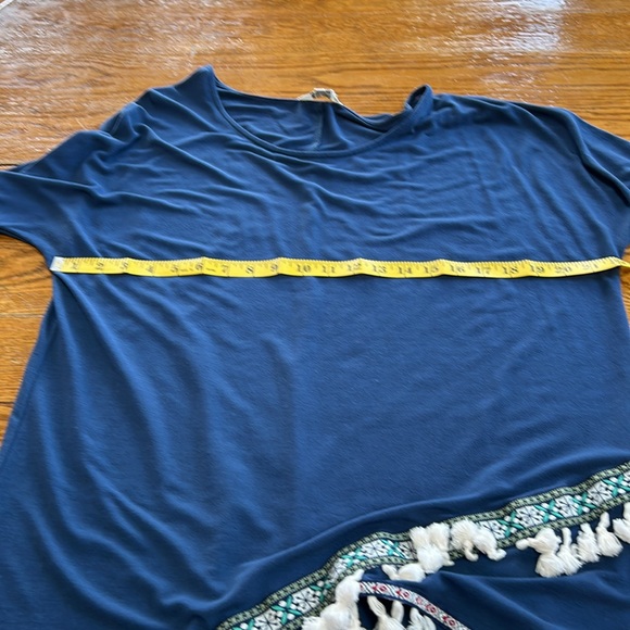 Umgee blue fringe top, tunic style.  Long sleeve.  Good condition. Size Medium. - Picture 5 of 8